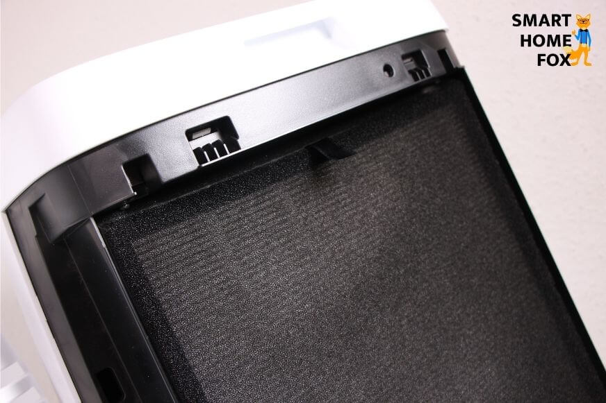 Der Vorfilter aus Vlies und dahinter der HEPA-Filter vom Medion MD10378 Luftreiniger